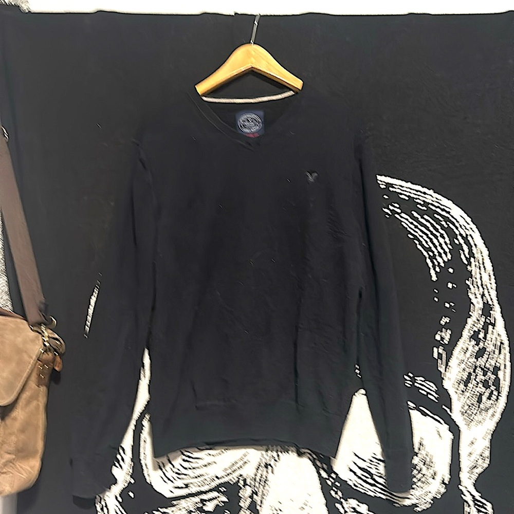 American Eagle mens large black v neck sweater